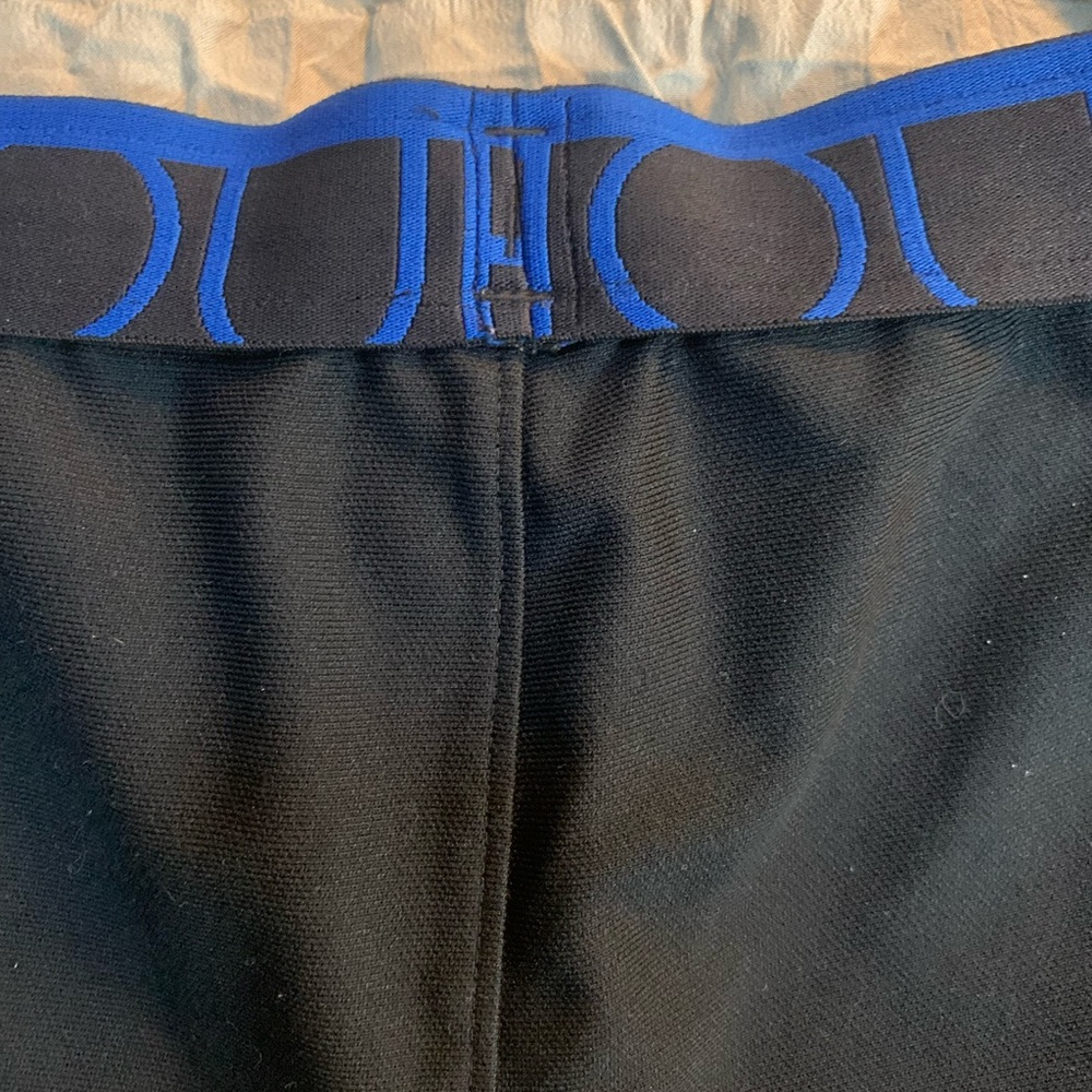 Womens under armour  xl black with blue trim shorts - Picture 7 of 8